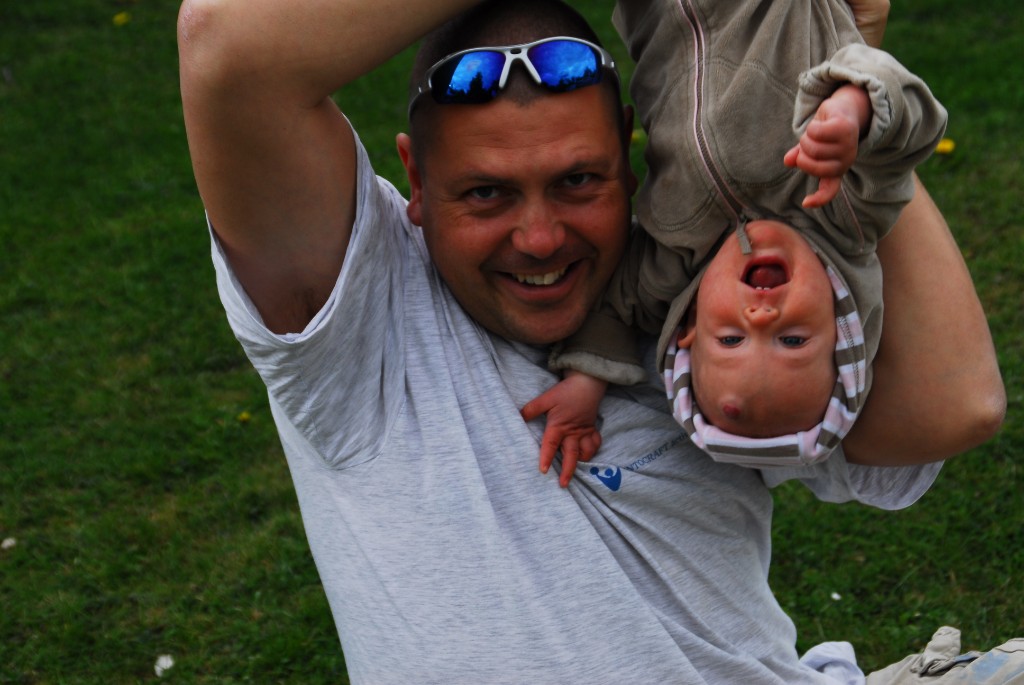 DSC_0120.JPG - Kul uppochner med pappa.