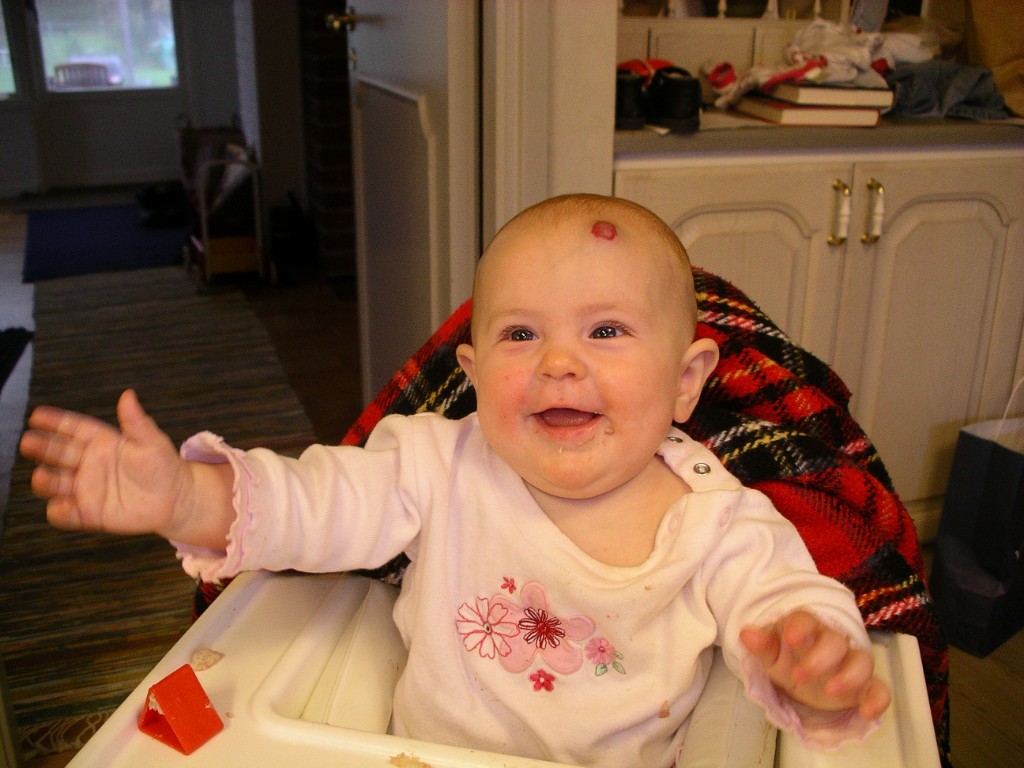 IMGP7613.JPG - Snälla - ge mig den gula plastankan.