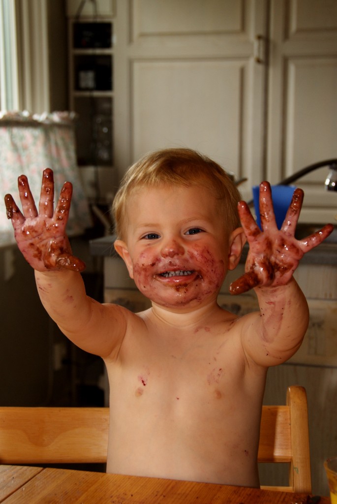 _DSC0641.JPG - Agnes har ätit både pannkakor med blåbär OCH choklad.