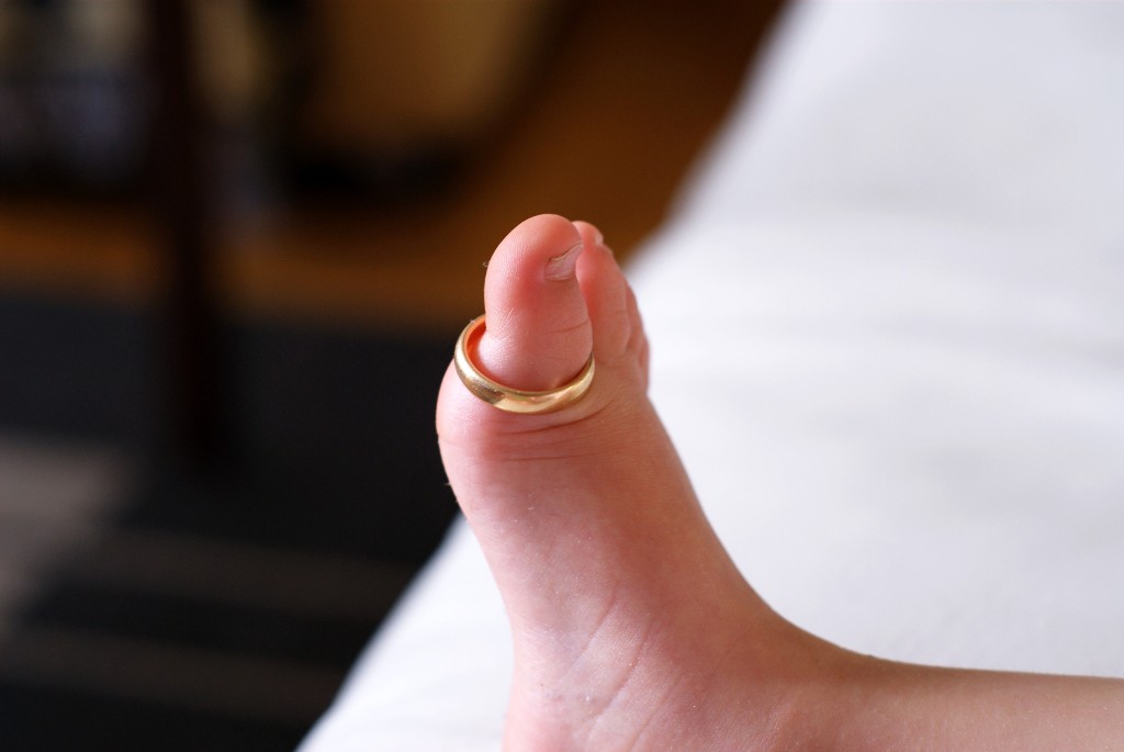 _DSC0812.JPG - Pappas vigselring passar nästan som tåring.