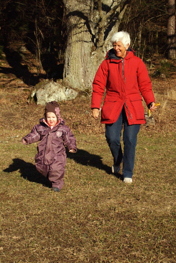 _DSC7210.JPG - Agnes och mormor Ragnhild.