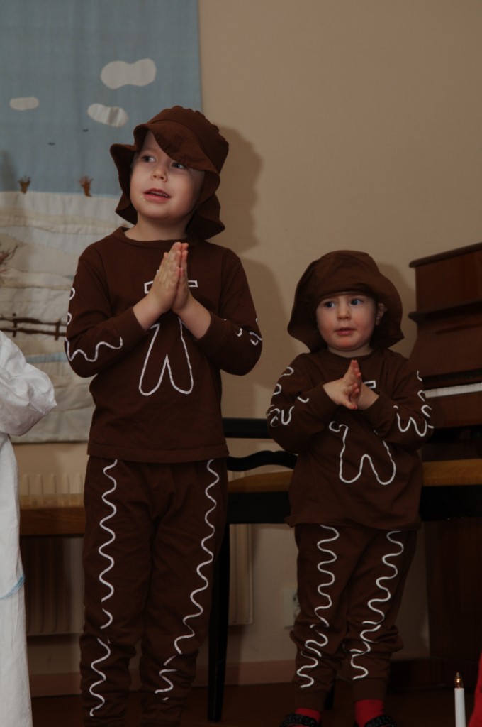 _DSC2460.JPG - Två pepparkaksgubbar, varav en tjej.