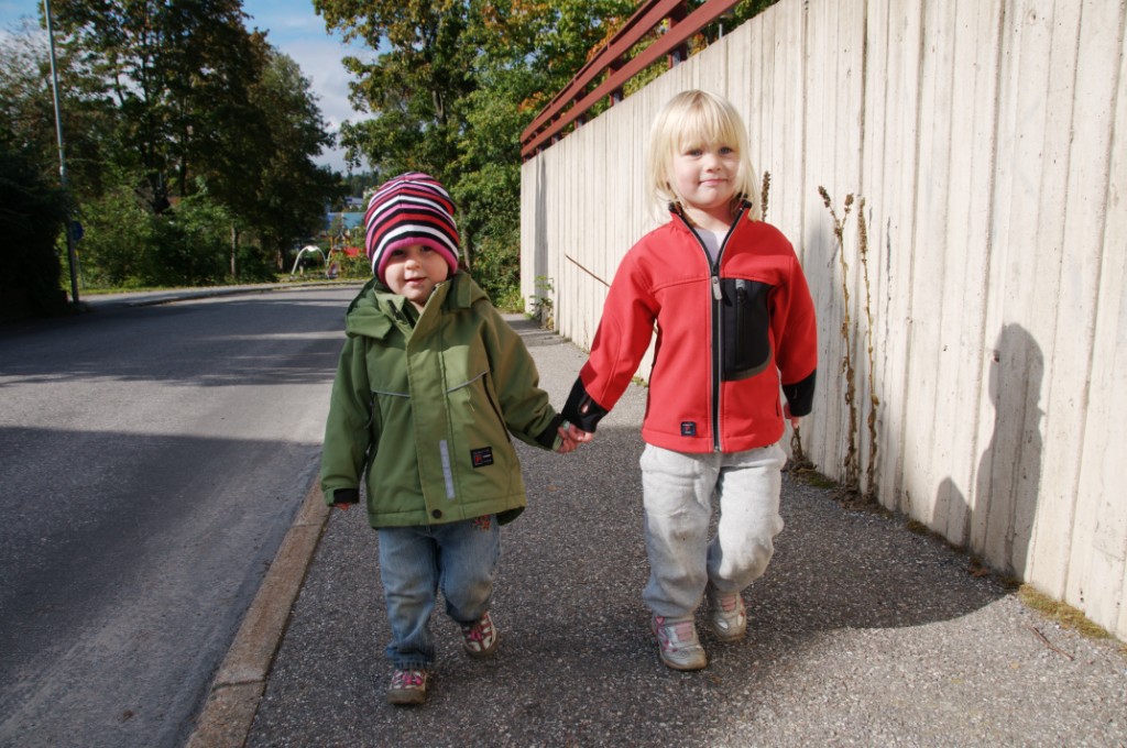 _DSC2954.JPG - Agnes med kompisen Elin