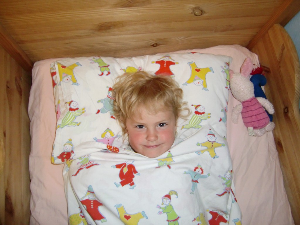 CIMG1248.JPG - Sover jättegott i den ärvda sängen. Tack Ines.