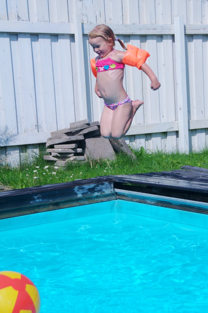 _DSC8405.jpg - Elin gör jättehoppet.