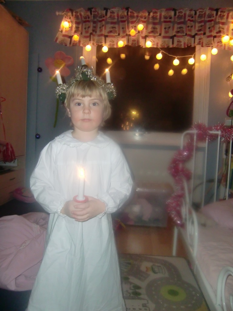 CIMG2450.JPG - Julpynt och test av lucia utrustningen