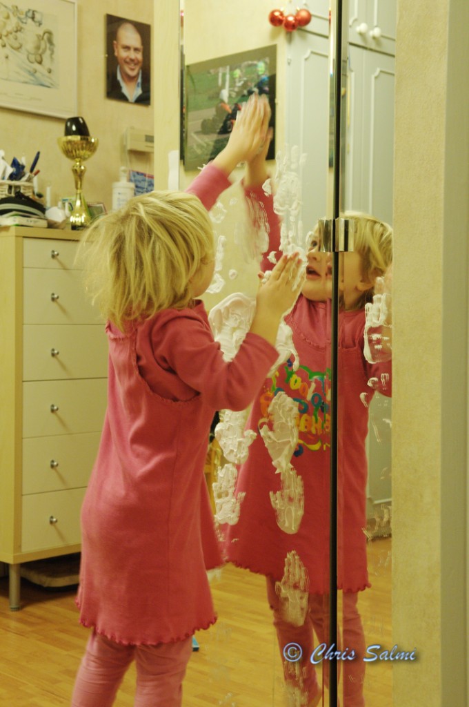 _DSC1982.JPG - Agnes får rakskum av pappa - släpp loss !!