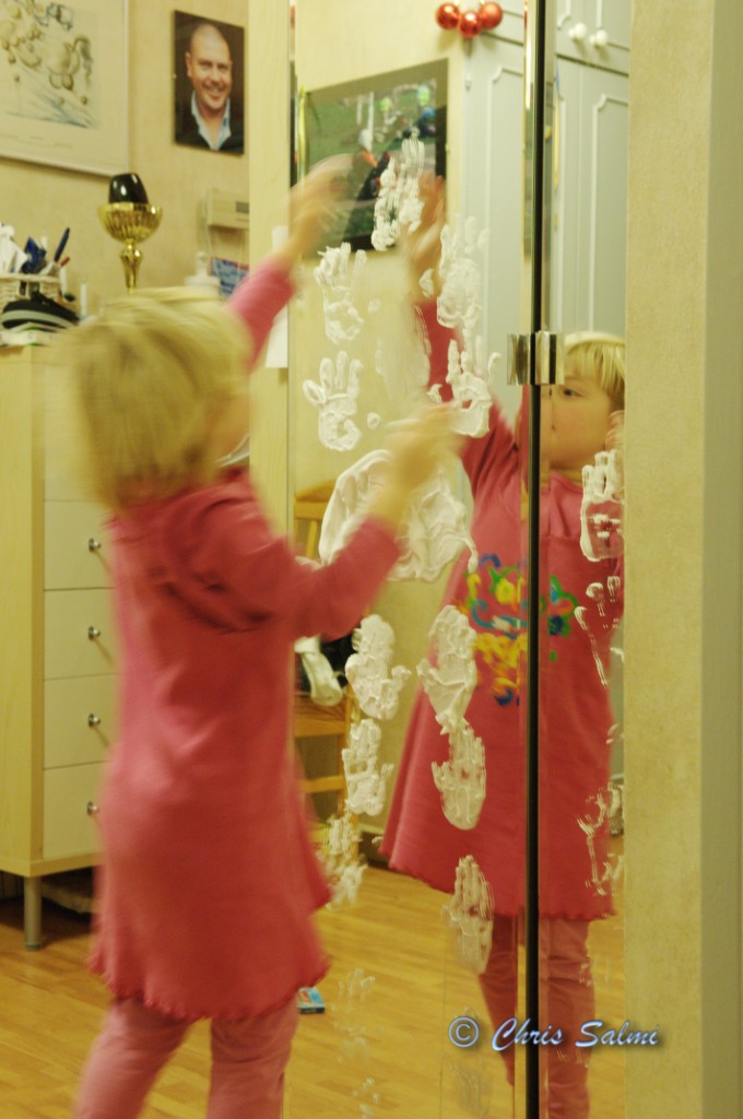 _DSC1983.JPG - Agnes får rakskum av pappa - släpp loss !!