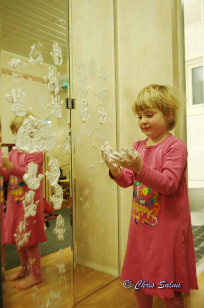 _DSC1992.JPG - Agnes får rakskum av pappa - släpp loss !!