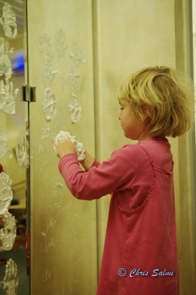 _DSC1996.JPG - Agnes får rakskum av pappa - släpp loss !!