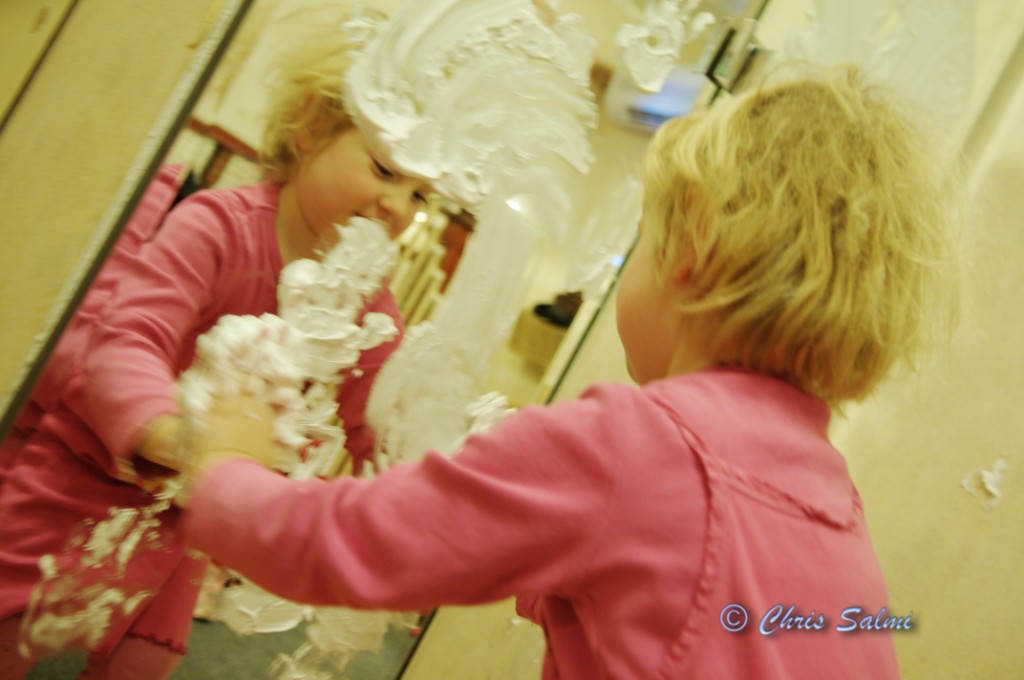 _DSC2023.JPG - Agnes får rakskum av pappa - släpp loss !!