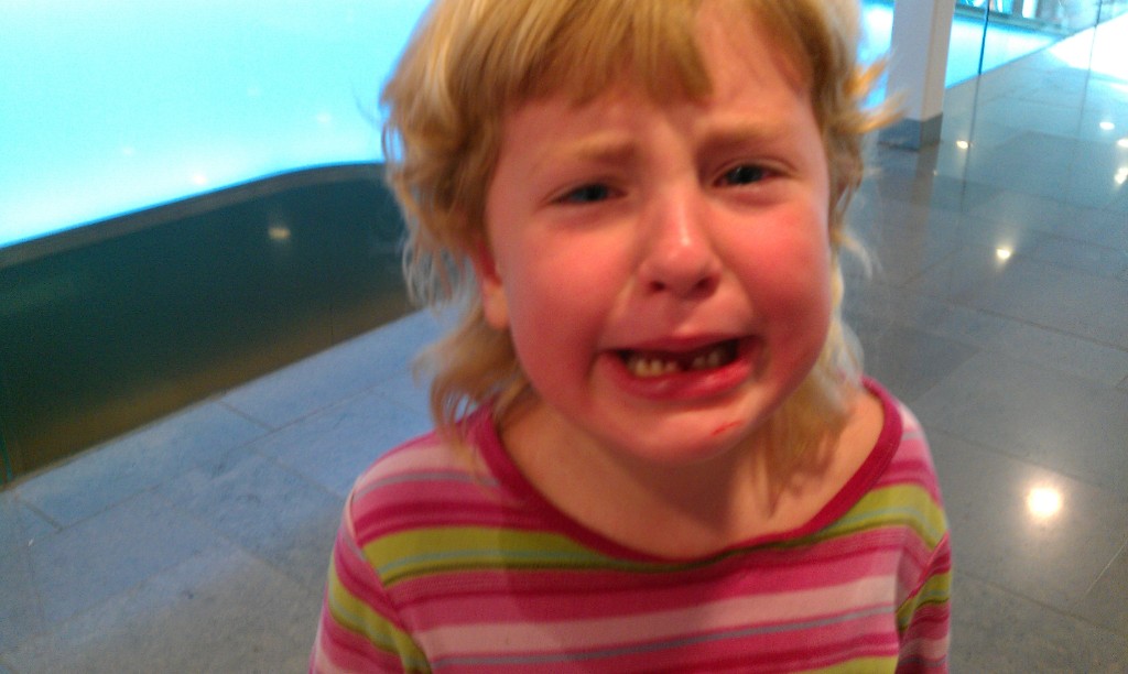 IMAG1022.jpg - Har precis tappat sin första tand och är rädd