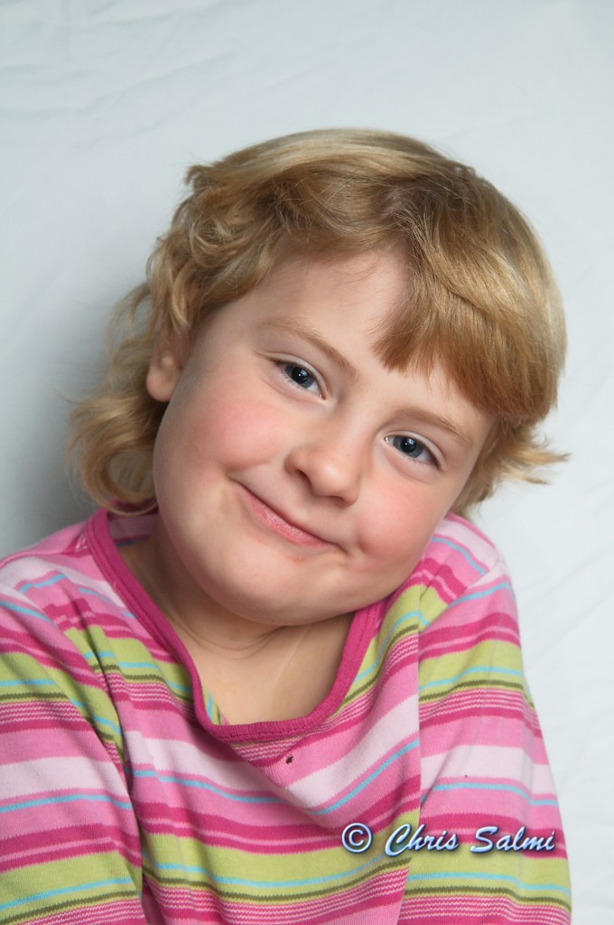 _DSC8812.JPG - Porträtt 2011-09-16 - Observera det lilla hålet på tröjan - det var där Agnes första tappade tand fastnade