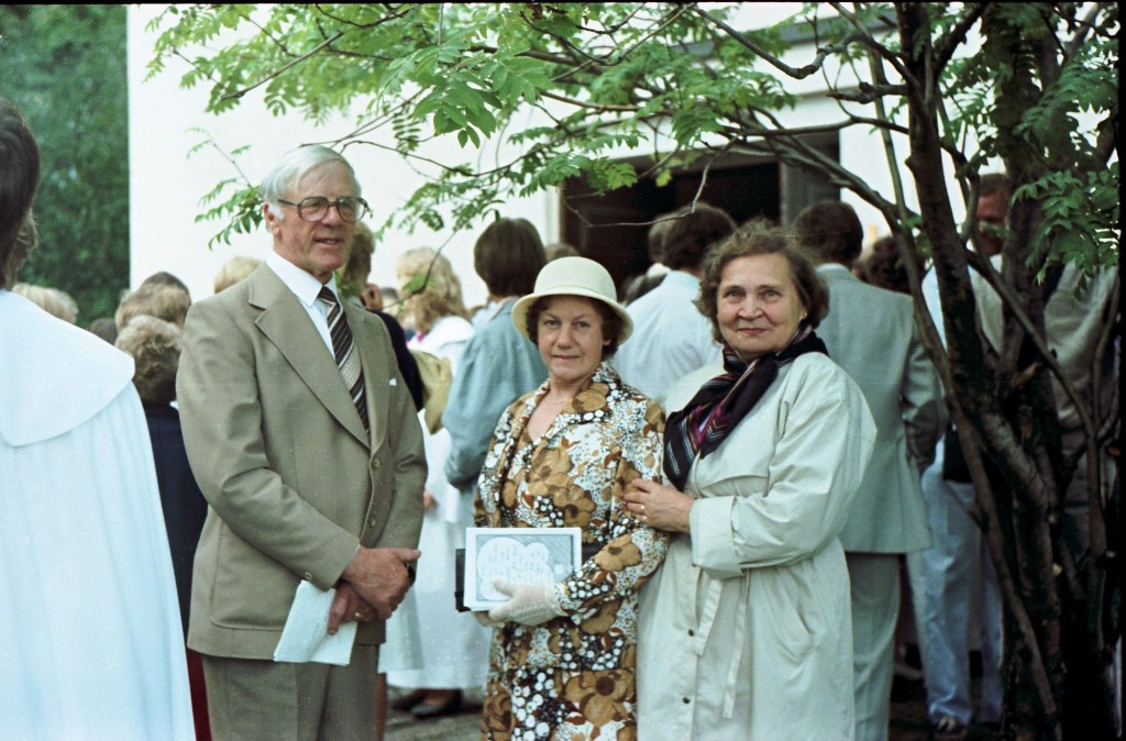 Image-000009.jpg - Morfar, mormor och farmor