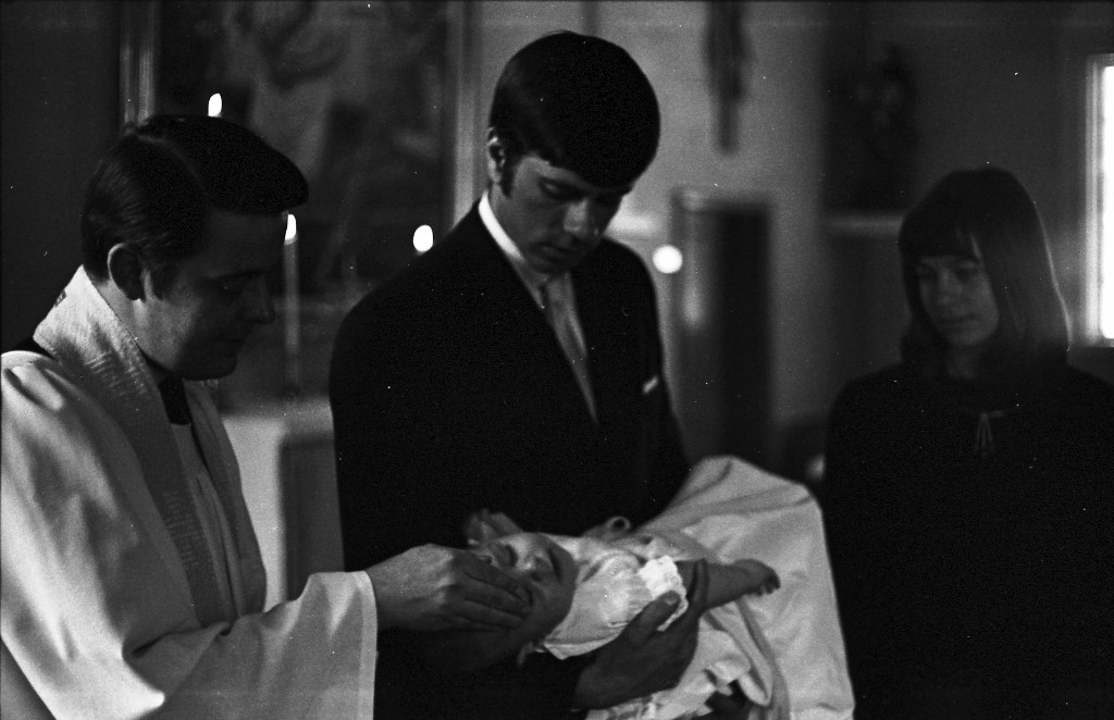 Image-000134.jpg - Mitt första dop. Morbror Hasse håller mig och mamma står th