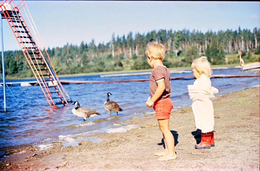 Image-000236.jpg - jag och syster vid sjön Eskiln utanför Fagersta