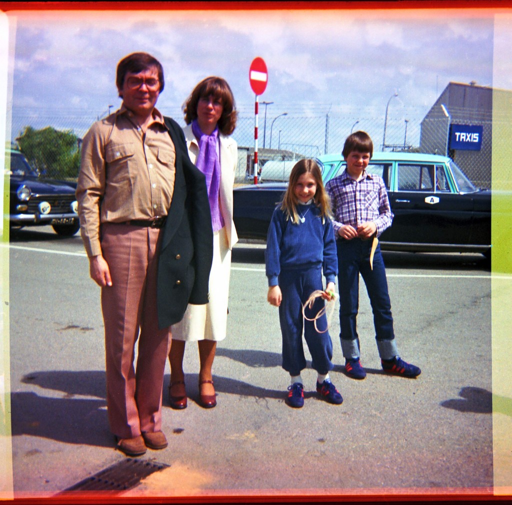 Image-000279.jpg - Far, mor, syster och bror - uttomlands