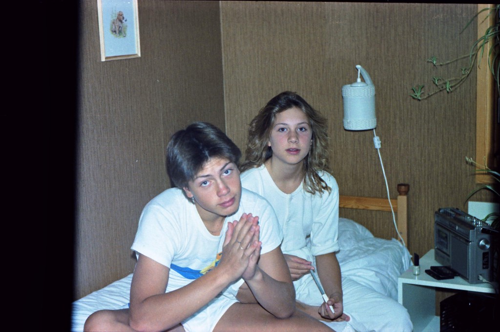 Image-000658.jpg - jag och syster. Konfirmationsdags