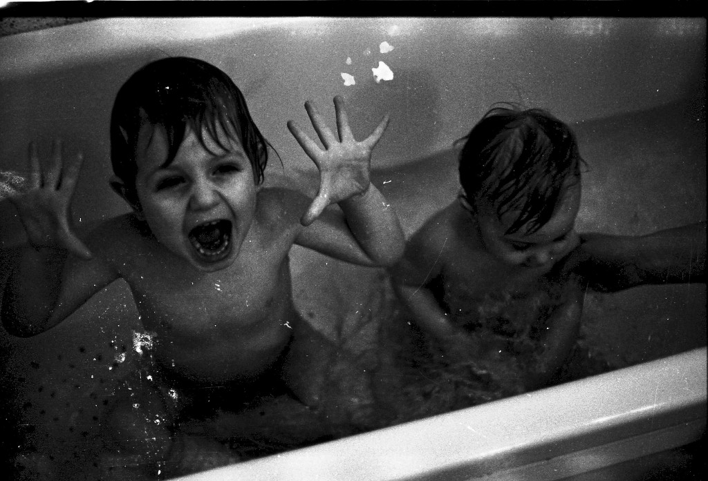 Image-001133.jpg - Bada - Yes! Satt närmst kranarna och proppen för att kunna ha bäst kontroll.