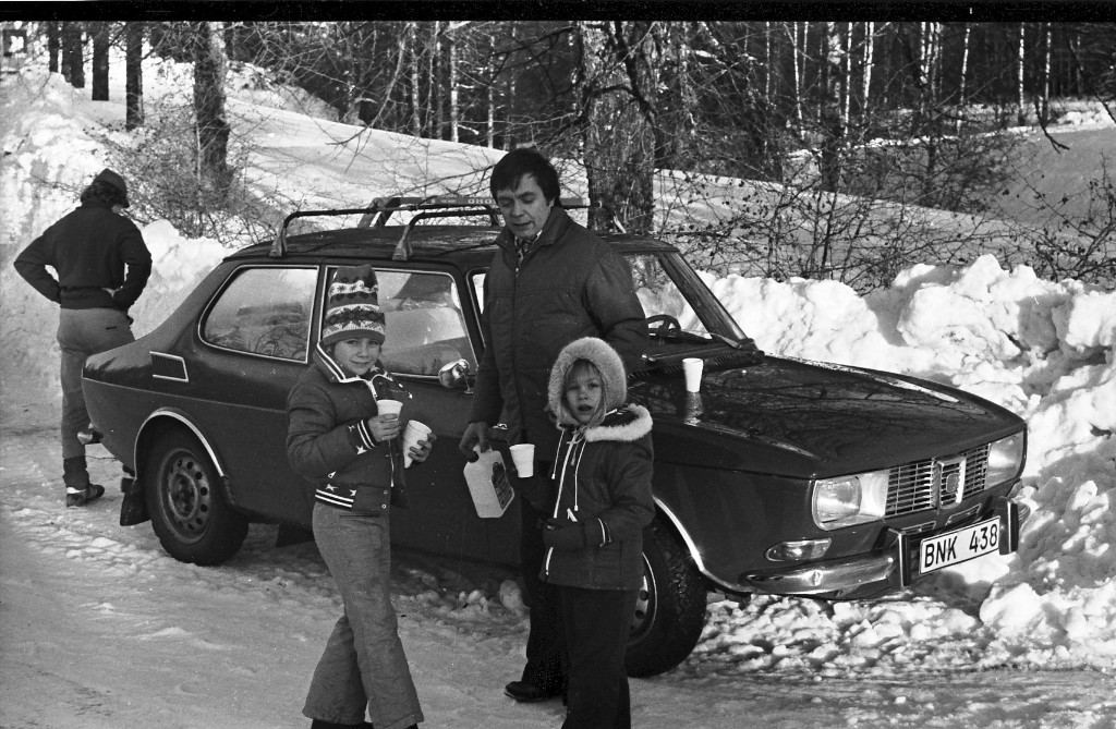 Image-001200.jpg - Eftersom pappa var tränare i Turebergs IF tillbringade vi många söndagar i bil och hjälpte till med vätskekontroller vid distansträning/långjogg