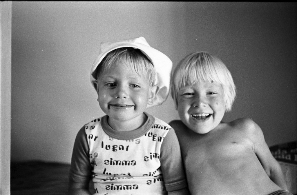 Image-001373.jpg - Jag och kusin Kaj. Min grimas påminner mig om min yngsta dotter Alice