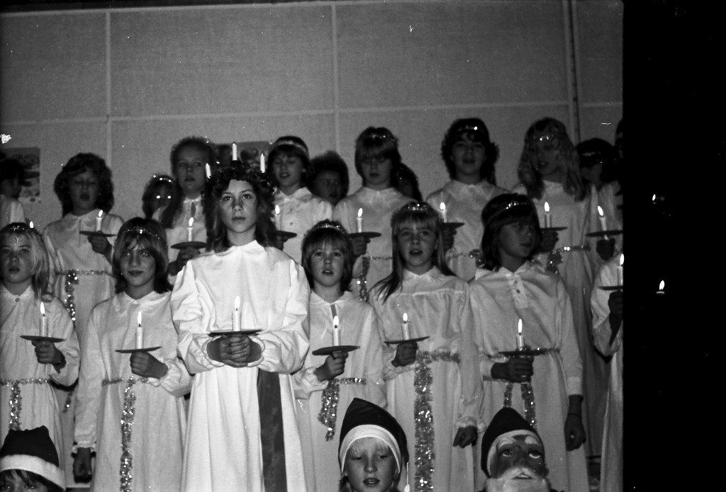 Image-001443.jpg - Min syster som skolans Lucia. Stolt bror!