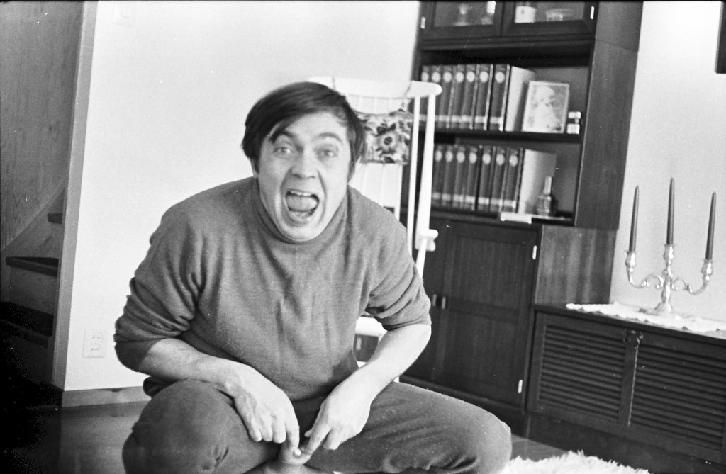 Image-001557.jpg - Min busiga far. Hoppar på studsboll