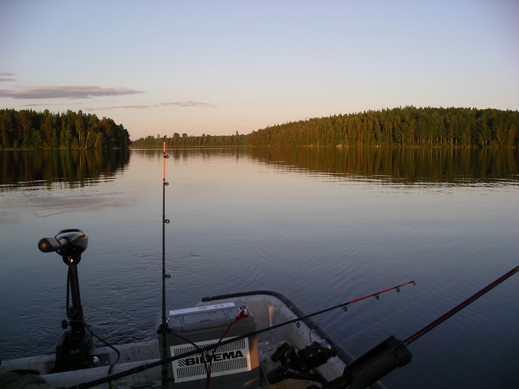 IMGP1170.JPG - Nästan ensamma på sjön - det skuille vara en tävling nästa dag - gösnatta.
