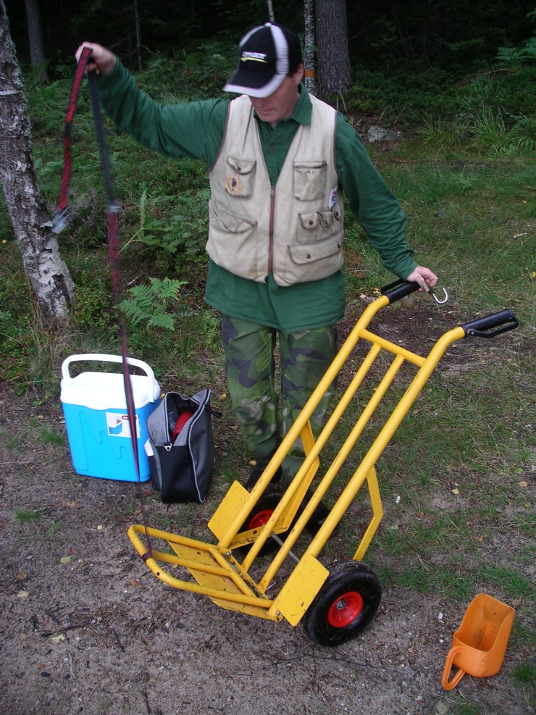 IMGP1570.JPG - Ronny packar upp