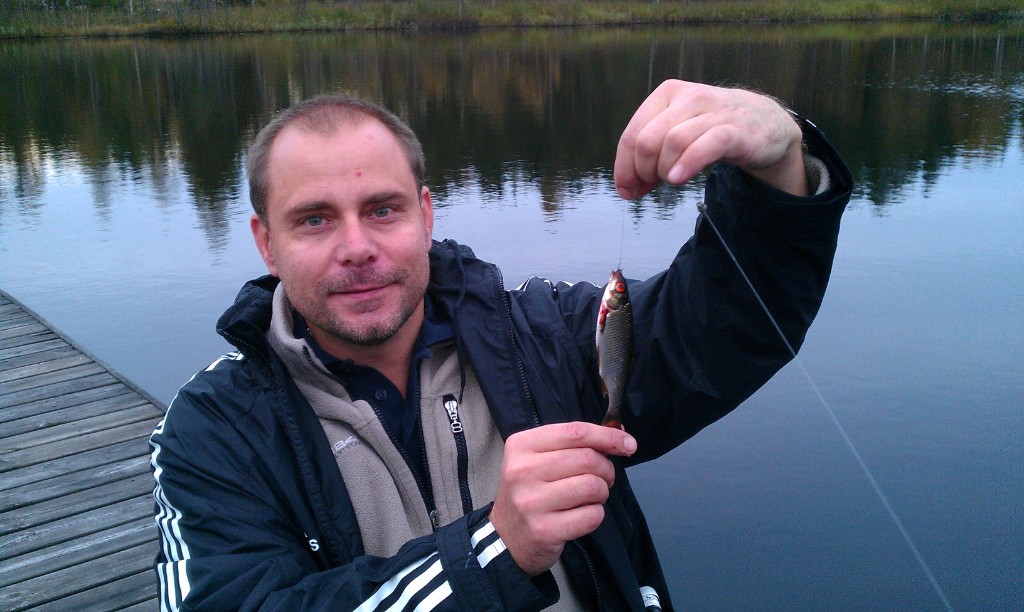 IMAG1068.jpg - Just det vänd den - annars ser man den inte