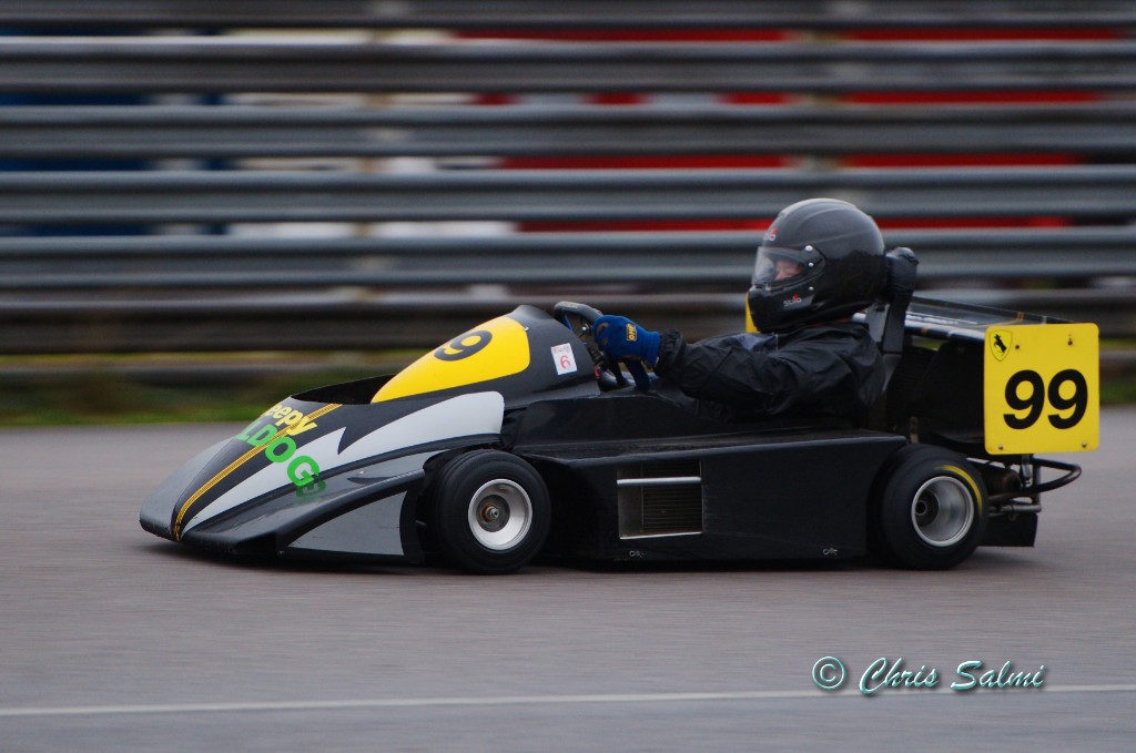 _DSC1419.JPG - Patrik Lundgren fräser accelererar ut på start och målrakan! Rookien som kom 5:a i SM! 2010