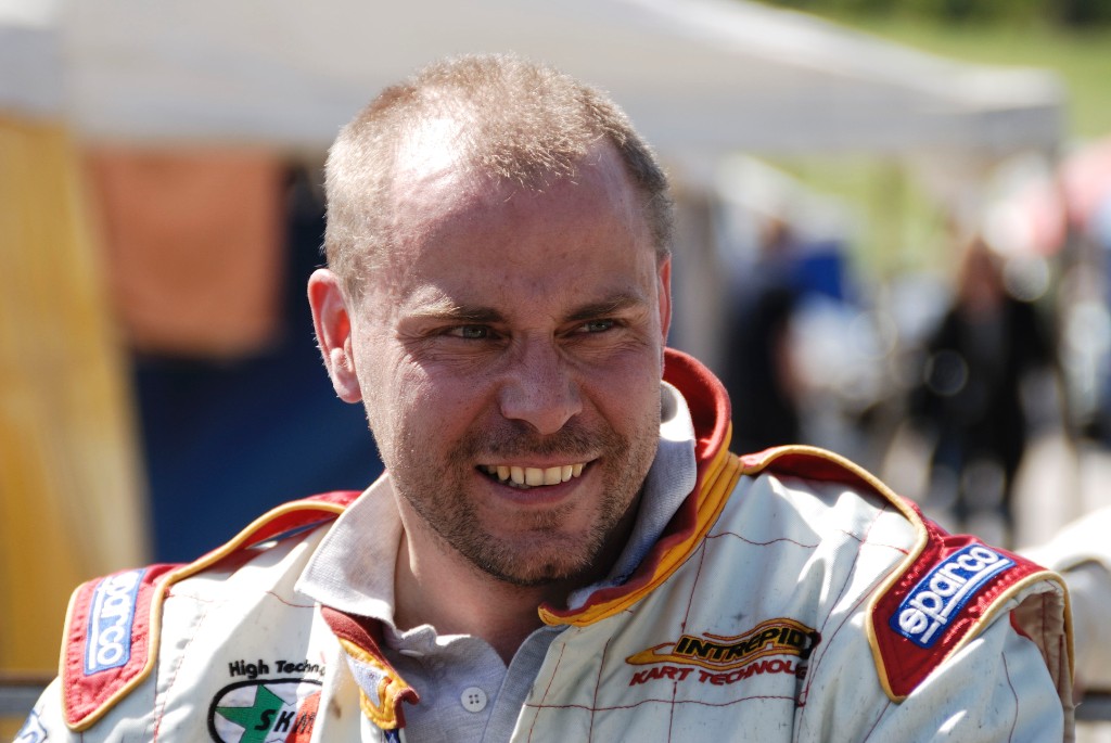 _DSC0466_0467.jpg - Olle efter race