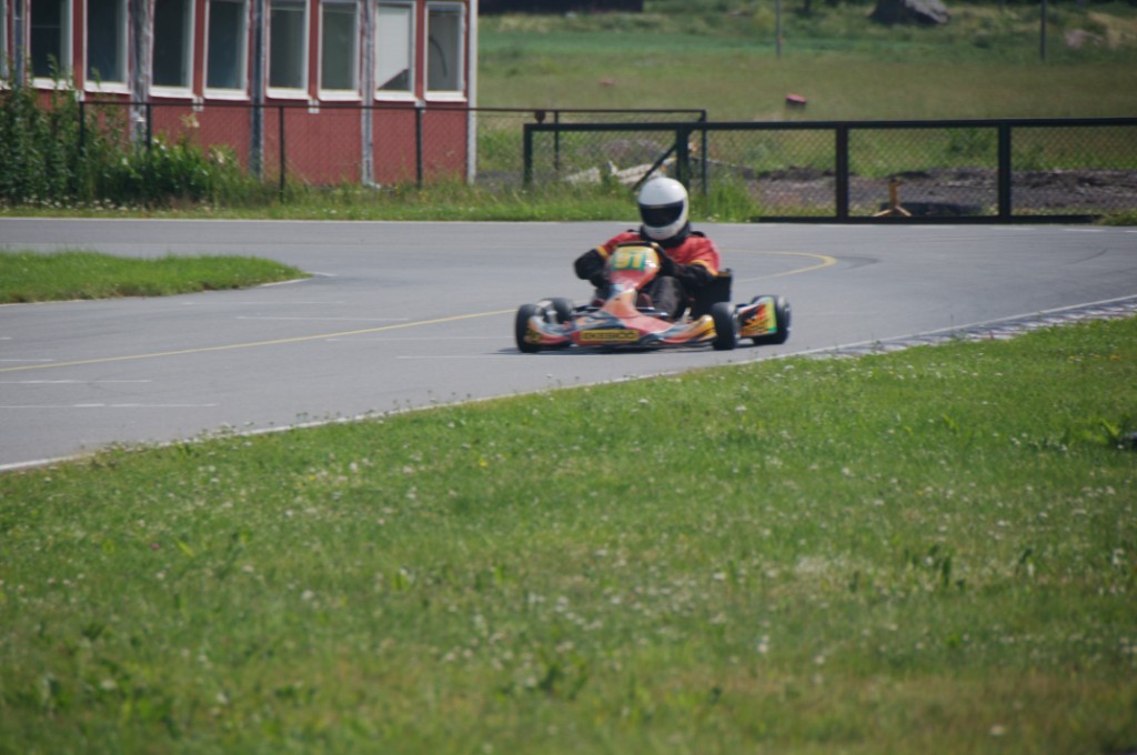 _DSC7547.JPG - Olle på rörken ring - här nyper kolven