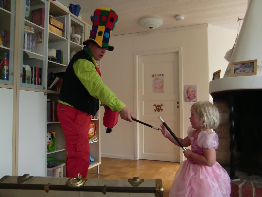 CIMG2882.JPG - Alice lär Filur stavteknik