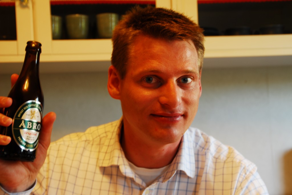 DSC_0099.JPG - Johan Malm tycker att Åbro smakar fint. Kan det bero på sponsringen av Gnaget?