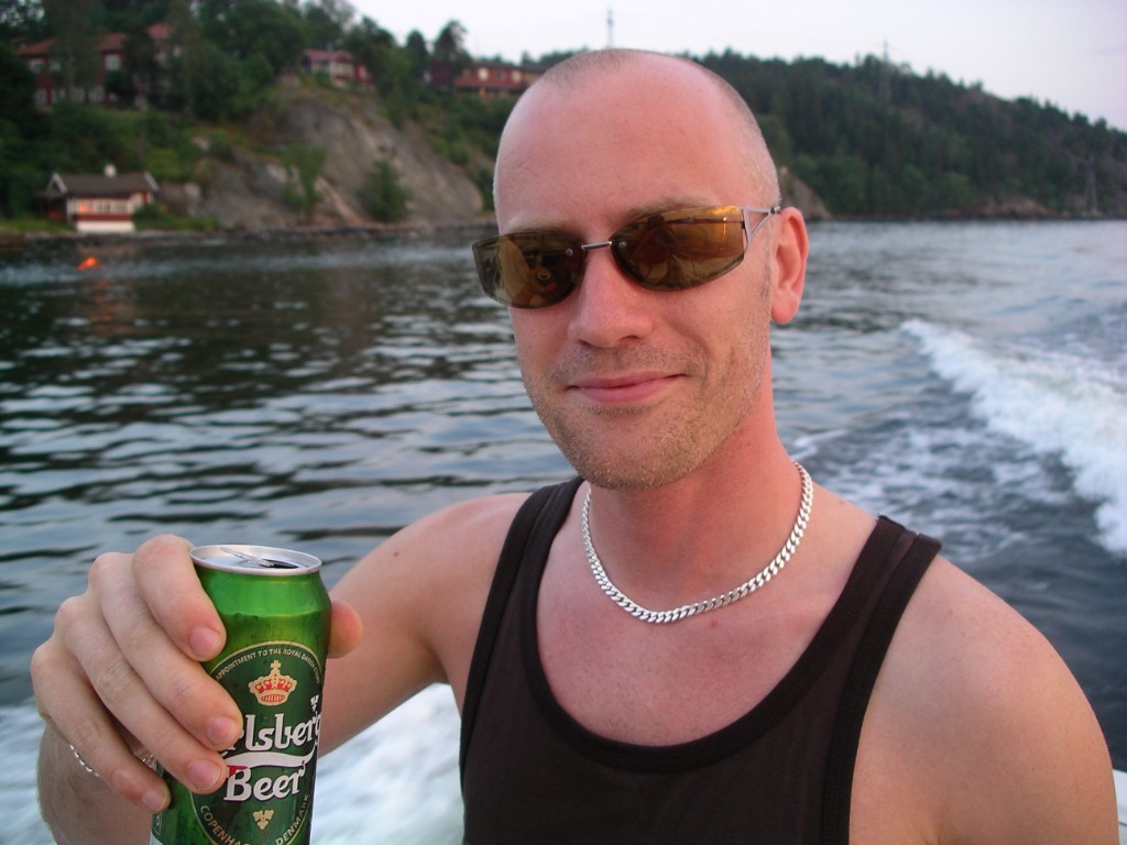 IMGP6199.JPG - Christian Gerdes kopplar av med Carlsberg.