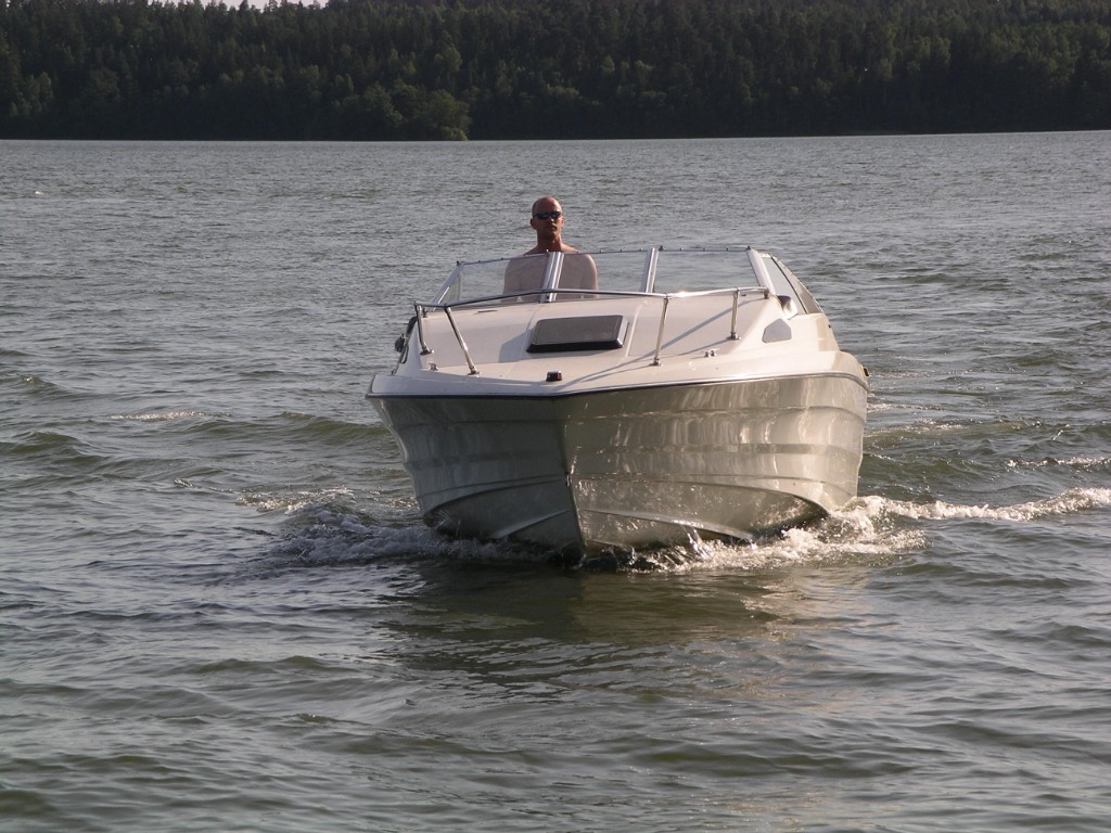 IMGP6296.JPG - Christian Gerdes Bayliner. Snart över 50 knop.