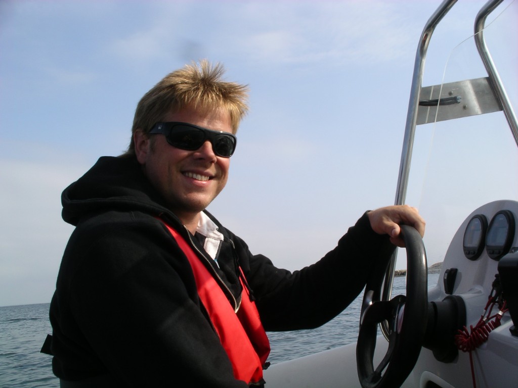 IMGP6528.JPG - Det går fort med RIB. Cillas bror Niklas är skeppare.