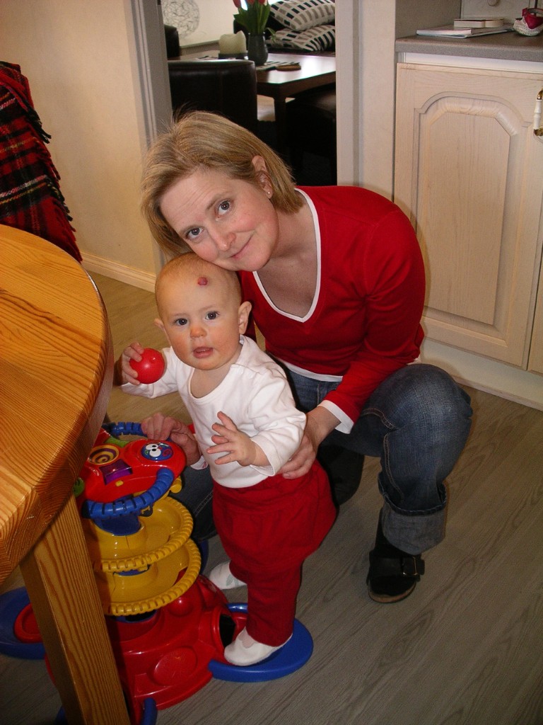 IMGP8521.JPG - Agnes, bollbanan och mamman...Feb 2007.