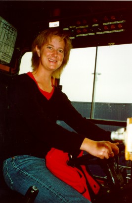 truck1.bmp - Cilla kör en RIKTIGT stor containertruck.