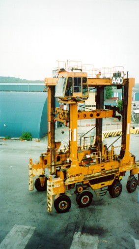 truck2.bmp - Tre containrar på höjden!