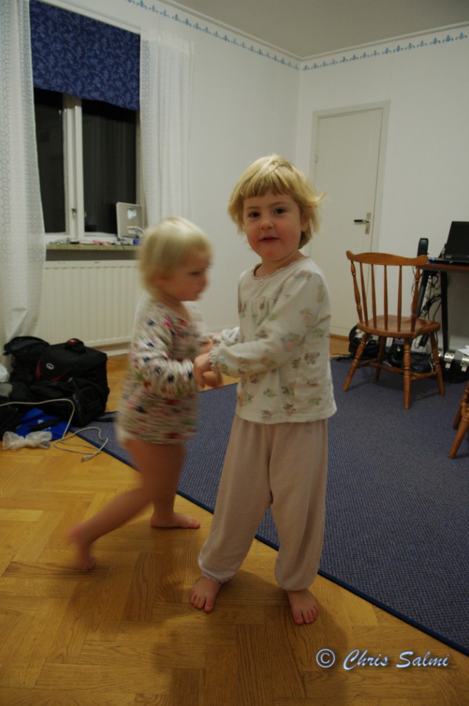 _DSC1881.JPG - Barnen dansar