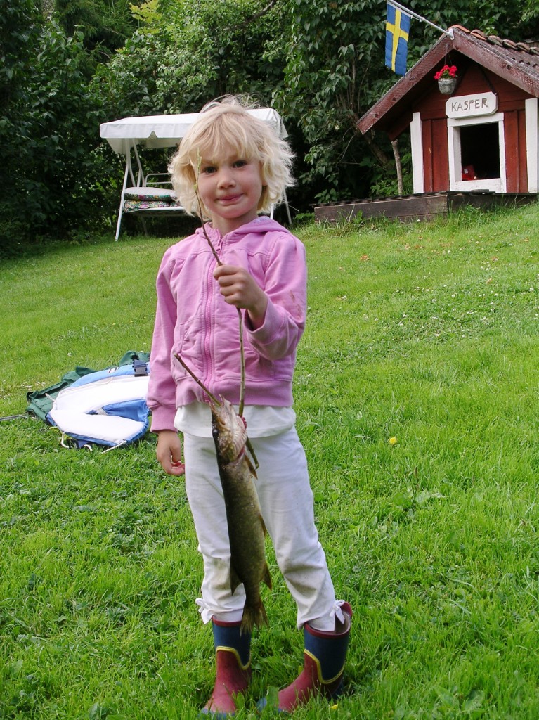 IMGP1235.JPG - Ines - systerdotter till Chris - fick många abborrar och en gädda