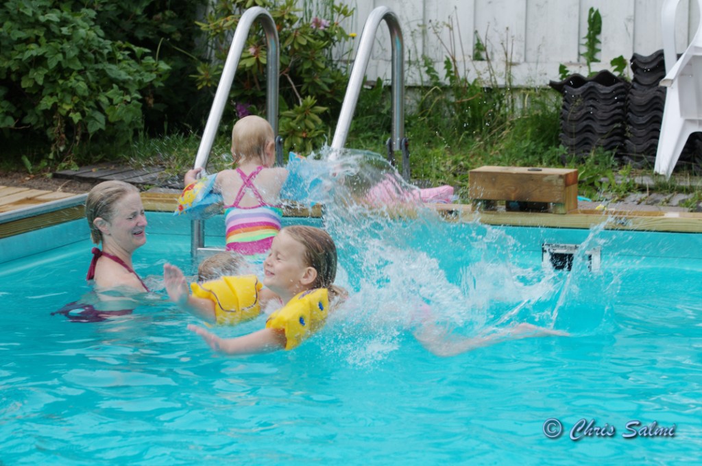 _DSC4714.JPG - Elin klämmer till med ett magplask