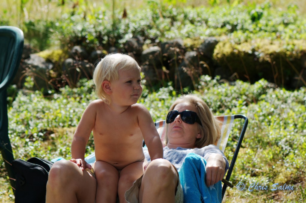 _DSC6364.JPG - Alice i knät på Cilla