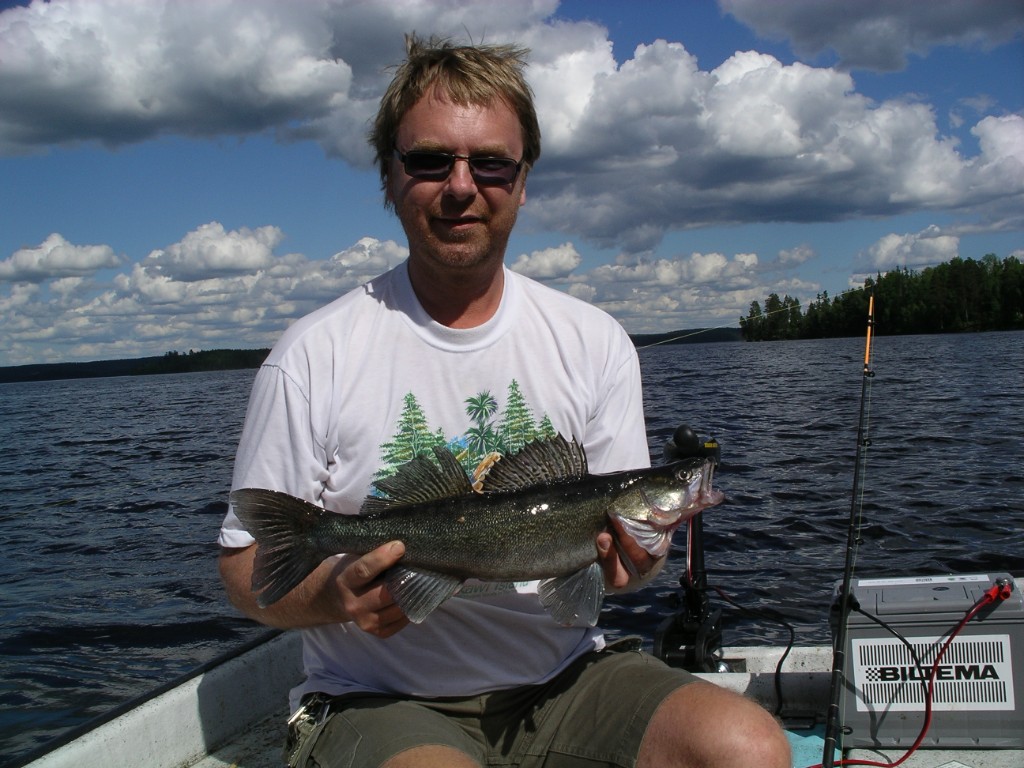 IMGP1110.JPG - Skepparen Svenne med en Gös