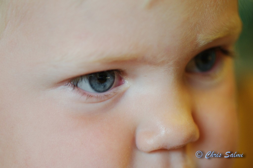 _DSC6140.JPG - Alice öga. Hon tittar på film. f3,2 ISO400