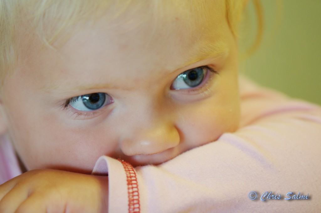 _DSC6208.JPG - Alice öga. Hon tittar på film. f3 ISO400