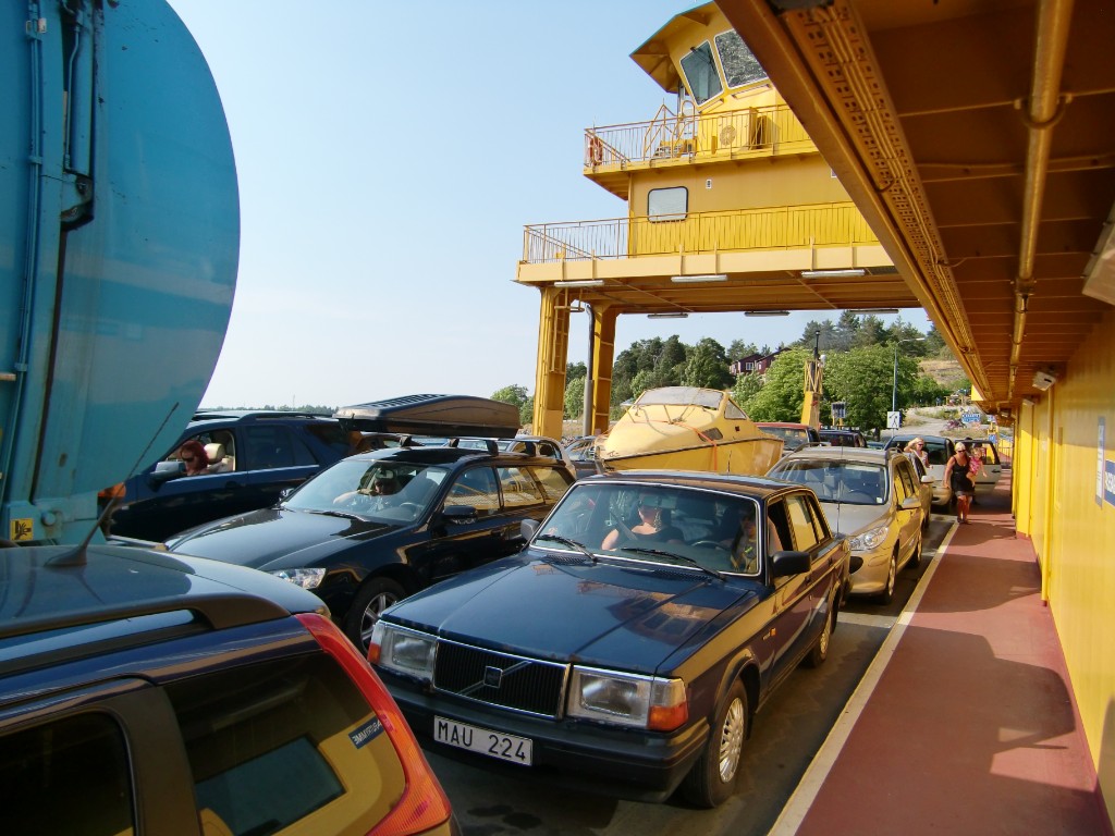 CIMG2167.JPG - Gilbert åker båt