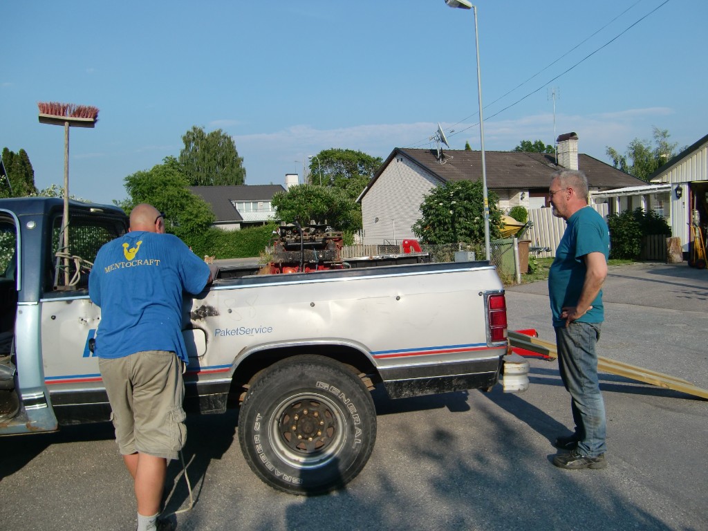 CIMG2172.JPG - Gilberts motor fick åka Dodge.